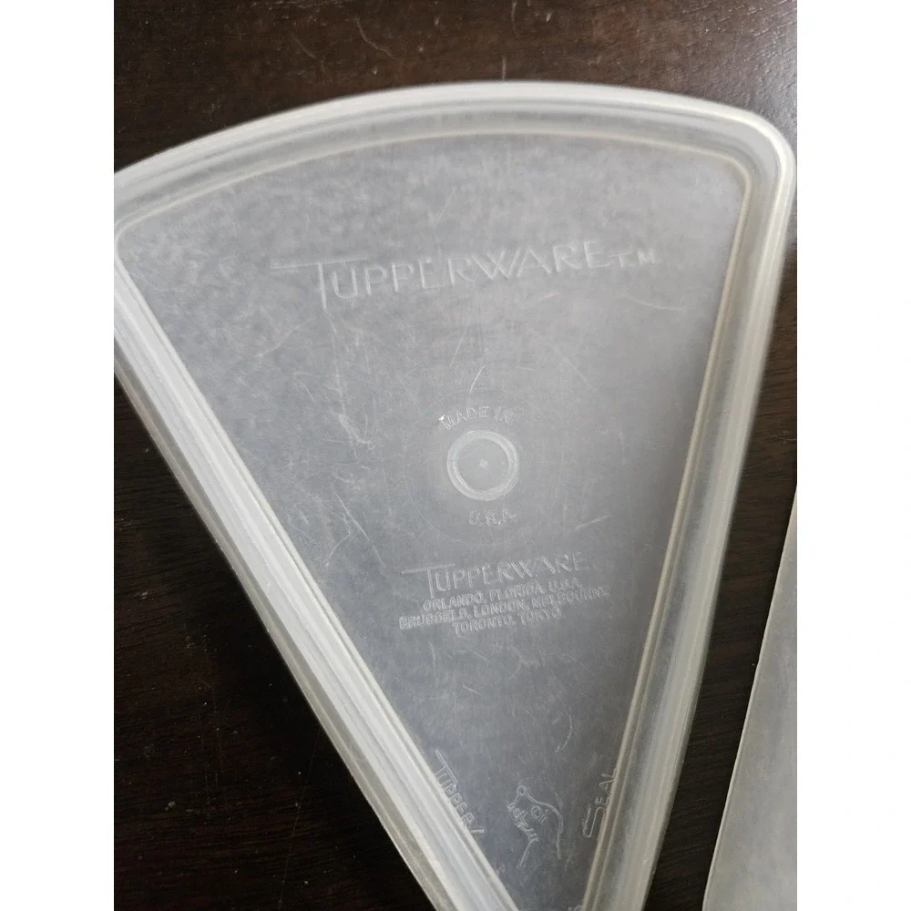 TUPPERWARE Vintage PIE SLICE WEDGE KEEPER # 269 Millionaire Line Tupper‎